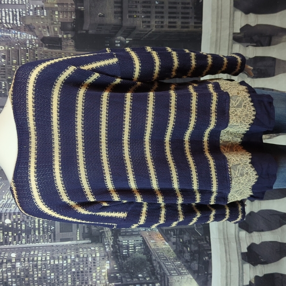 DB Established 1962 Blue & Ivory Striped Sweater sz XL with Lace Embelishment - Picture 6 of 7